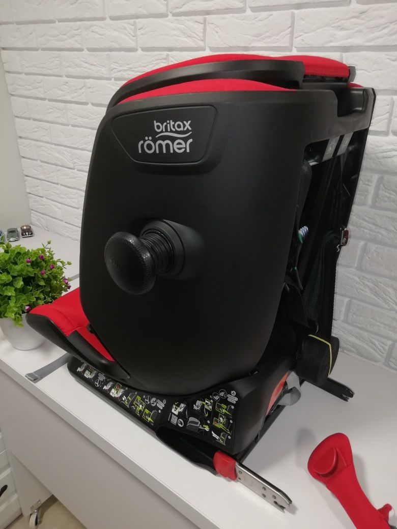 ISOFIX 9 міс-12 років Britax Romer Advansafix IV 4 R i-Size автокрісло