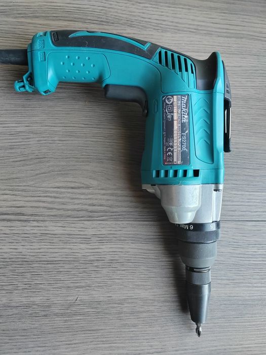Шуруповерт по гипсокартону Makita FS2700