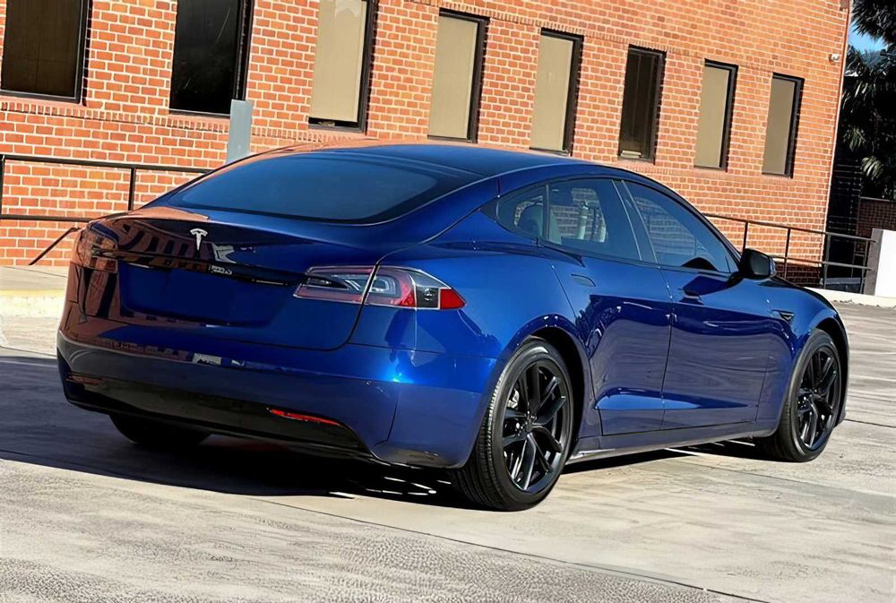 Tesla Model S      2018