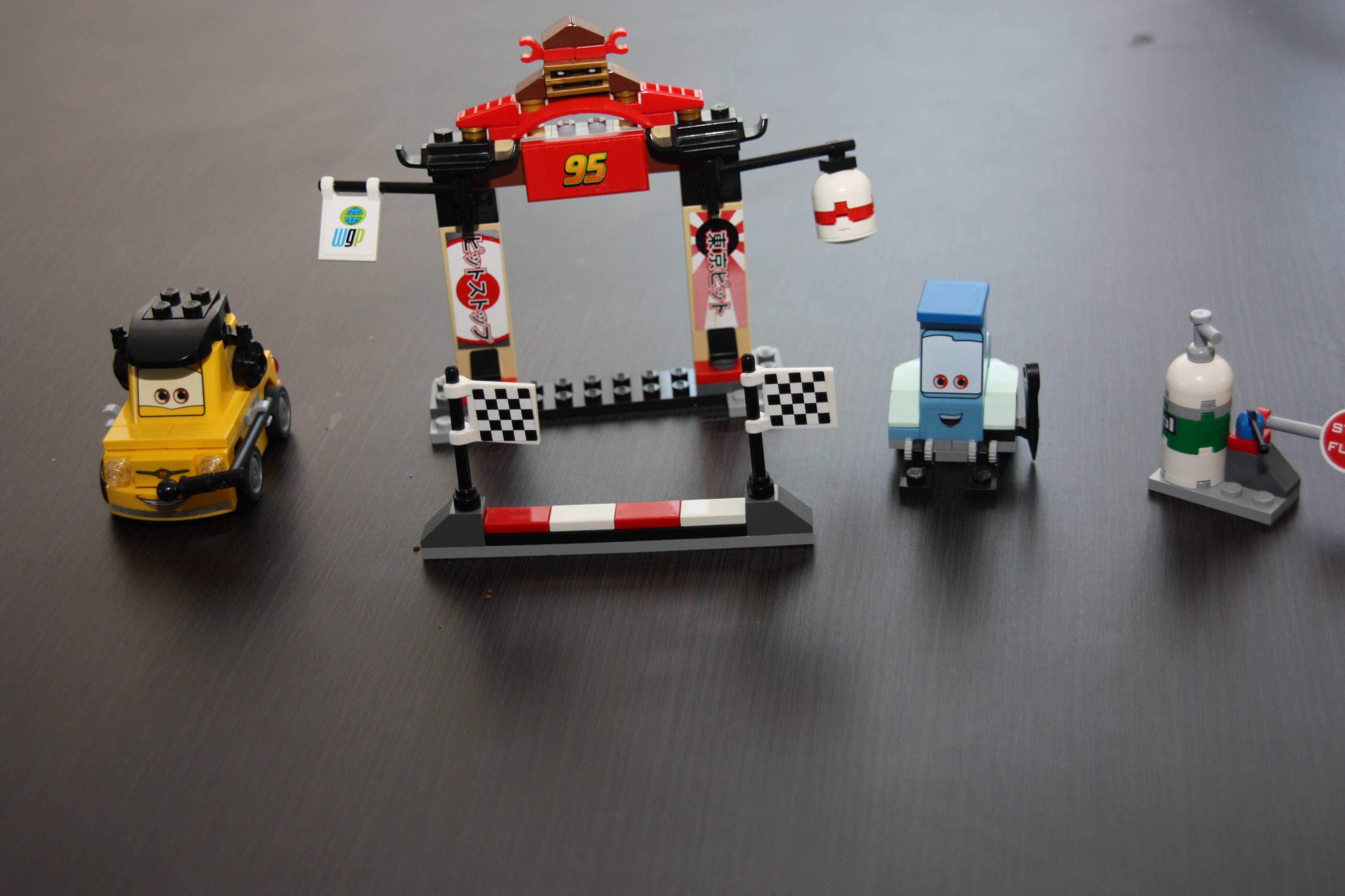 Lego 8206 Auta Stanowisko postojowe w Tokio- kompletny