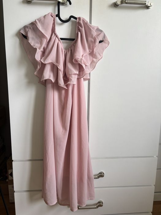 Różowa sukienka hiszpanka