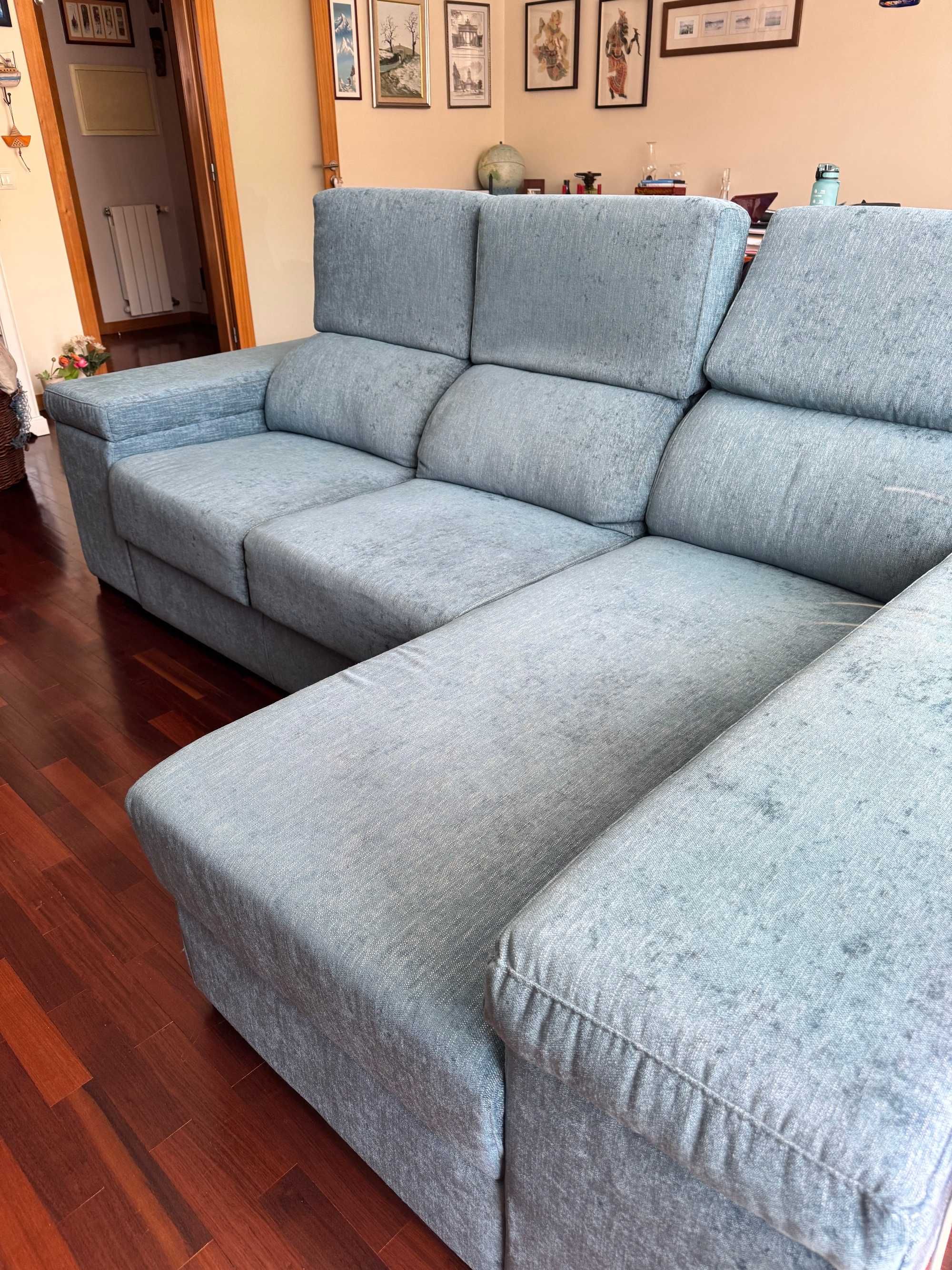 Sofá tecido lavável, azul. Como novo.