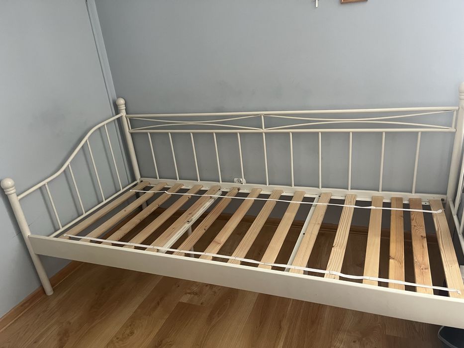 Łóżko metalowe z materacem