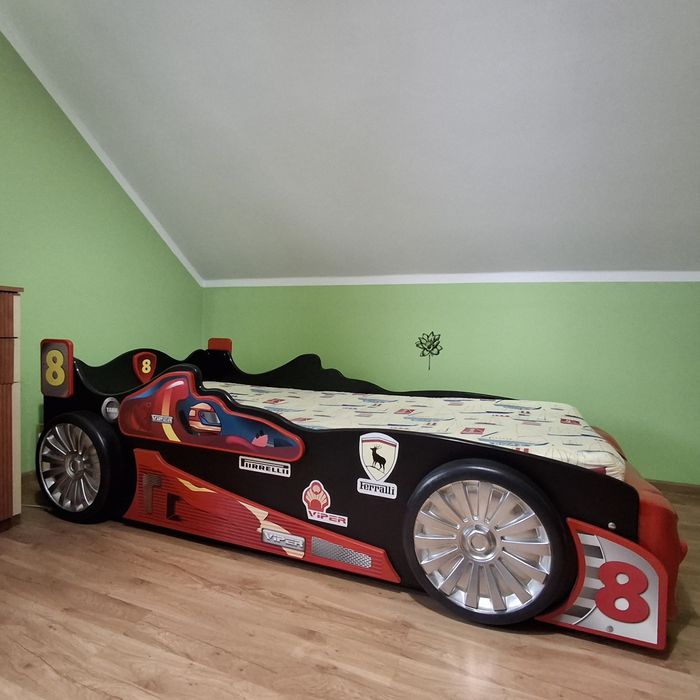 Łóżko, Łóżeczko dziecięce w kształcie wyścigówki Viper (Samochód)