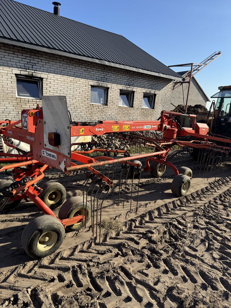 Zgrabiarka KUHN GA 6000 dwukaruzelowa