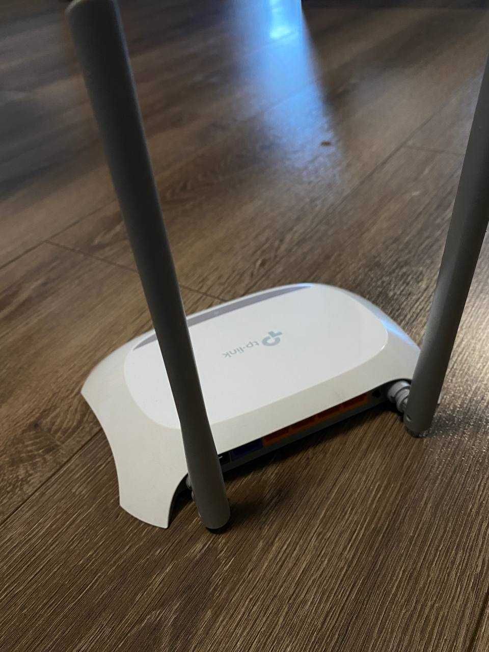 Роутер TP-LINK N300. Скорость Wi-Fi 300Мbit
