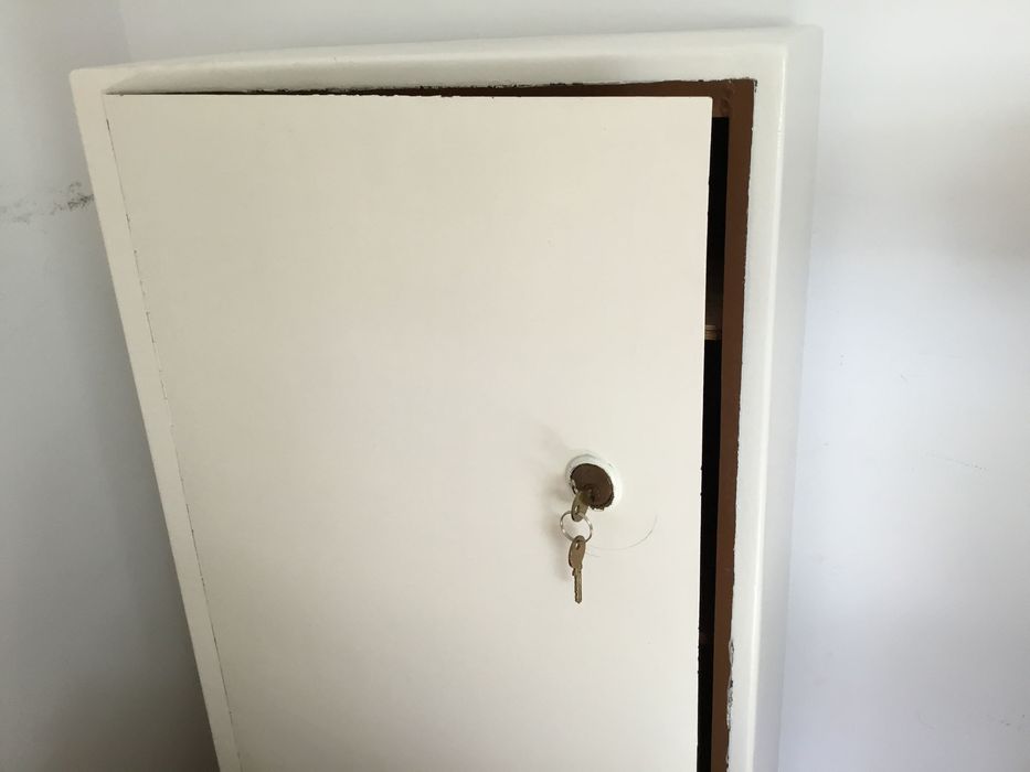 szafa metalowa bez skarbczyka z czasów PRL
