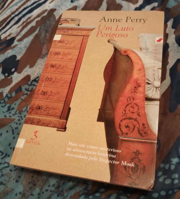 Livro Um Luto Perigoso Usado