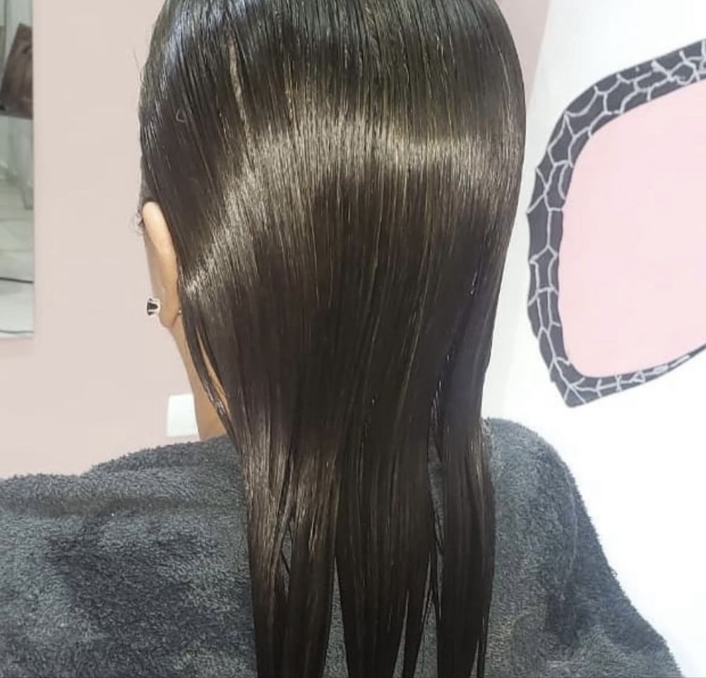 Cabeleireira especialista em Alisamento