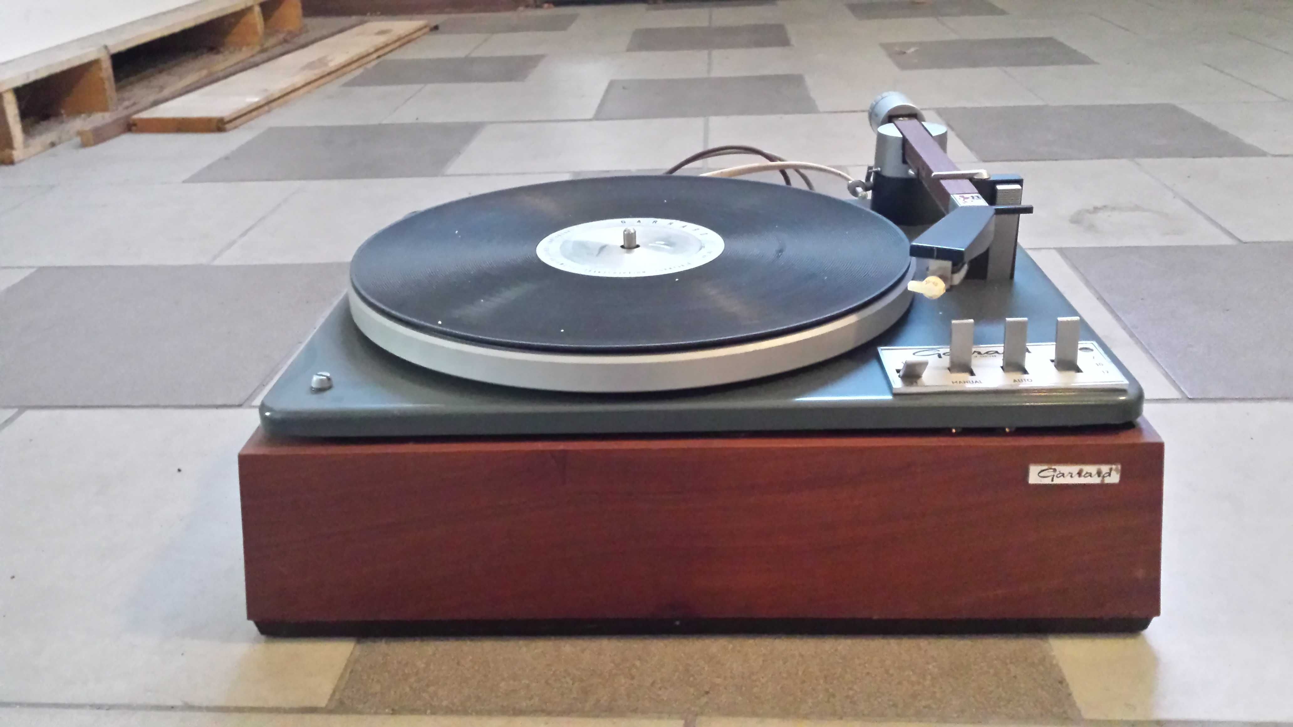 Gramofon  GARRARD