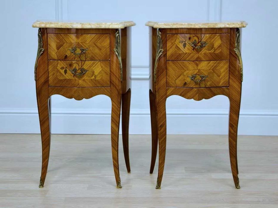 Вінтажні тумбочки в стилі Людовика XV