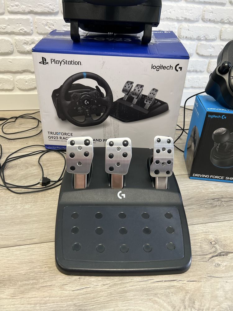 Игровой руль Logitech G923 + Shifter для PS4 / PS5 / PC