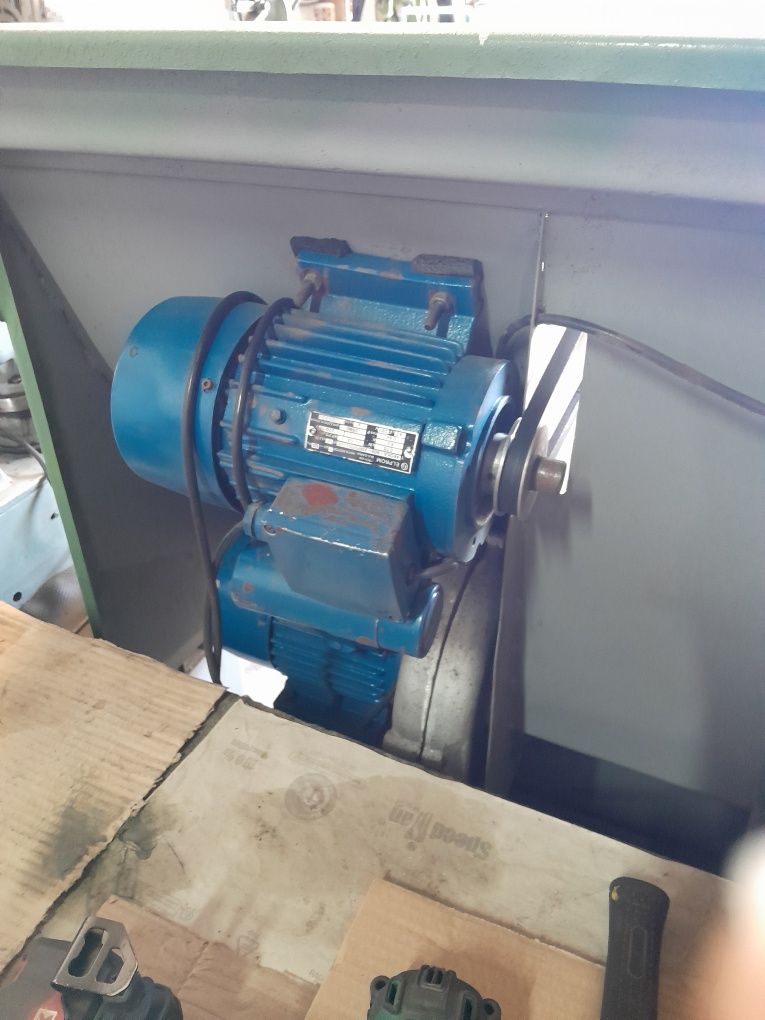 Vendo Máquina de sapateiro de polir e lixar +Máquina de cozer + molde