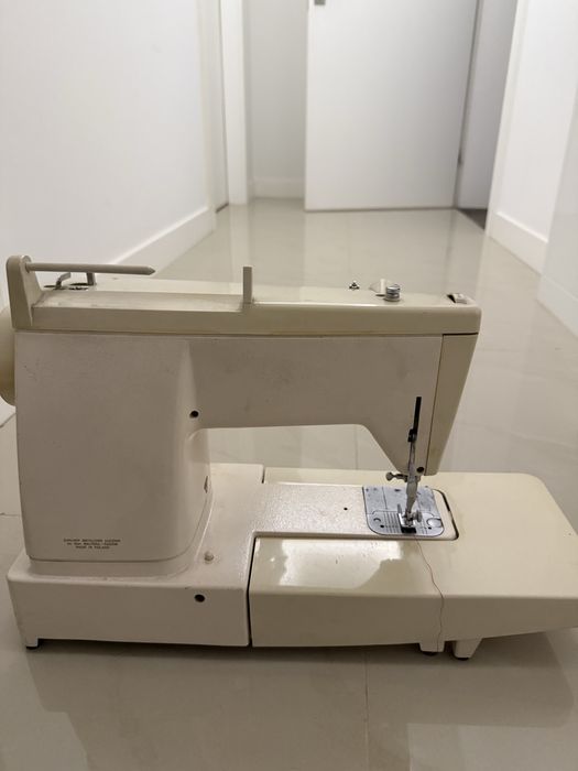 Maszyna do szycia Łucznik 877 – sprawna, kompletna