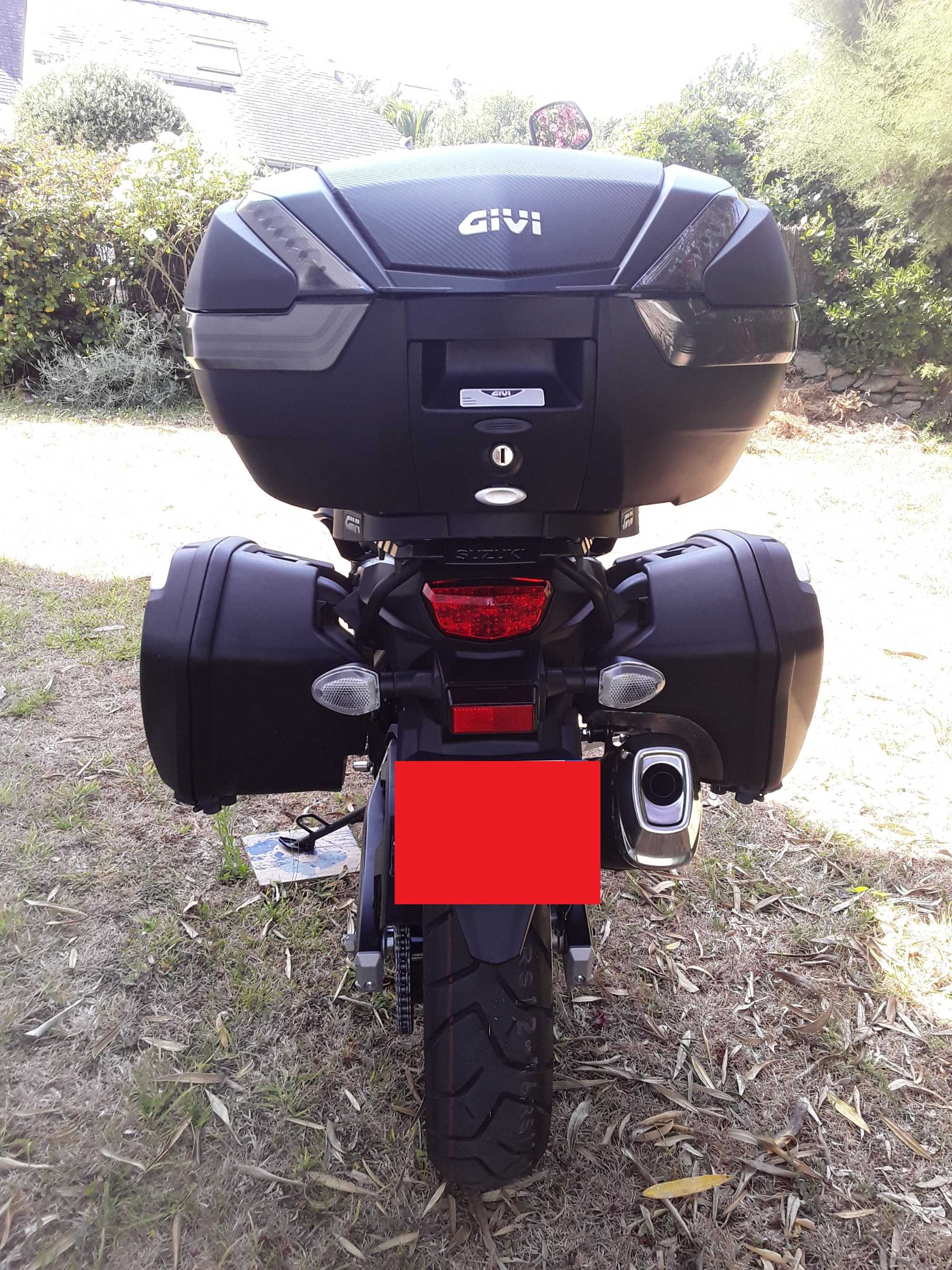 650 VSTROM 2022 com armazenamento de bagagem
