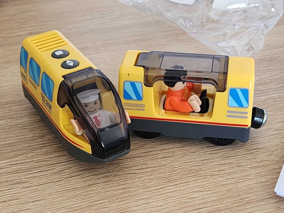 Локомотив поїзд з вагончиком на батарейках жовтий новий