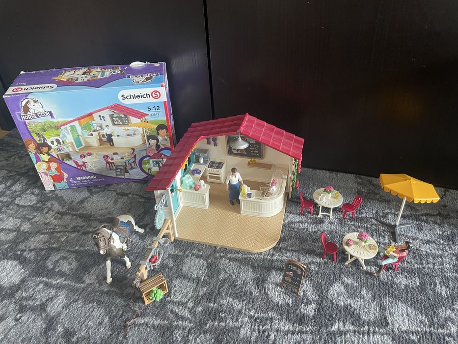 Kawiarnia + gratisy marki Schleich 42519 + 2x gratis kucyki