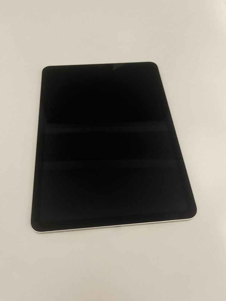 iPad Air 5 generacji (256 GB, Wi-Fi, Srebrny)