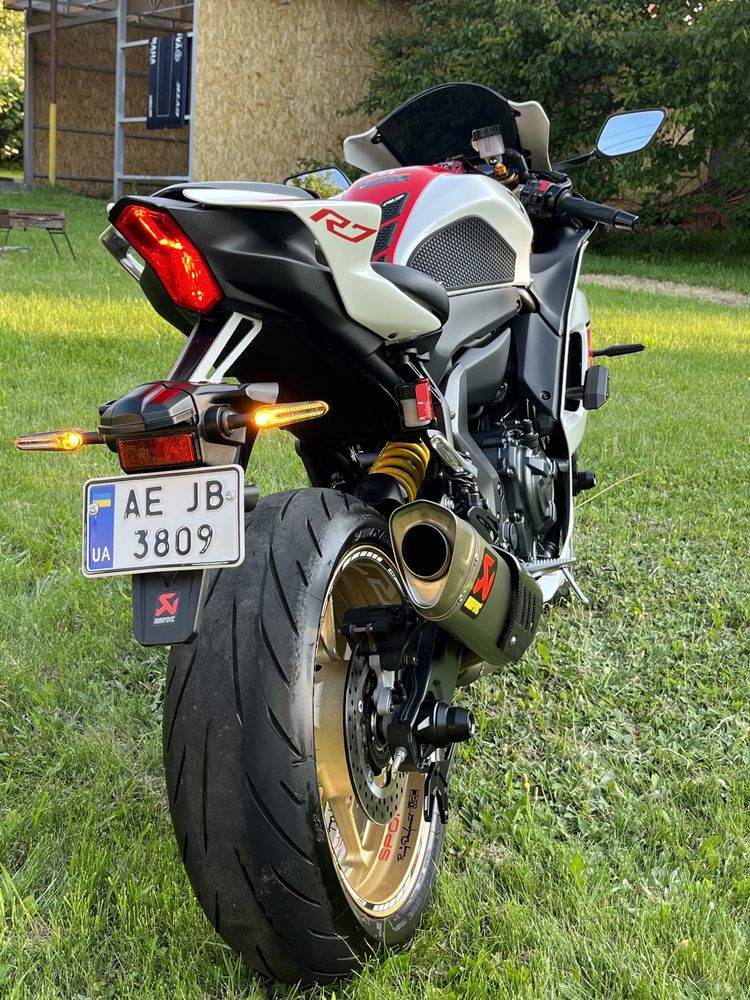 Спортбайк Yamaha YZF R7 2023 Akrapovic ямаха р7 мт-07 мт-09