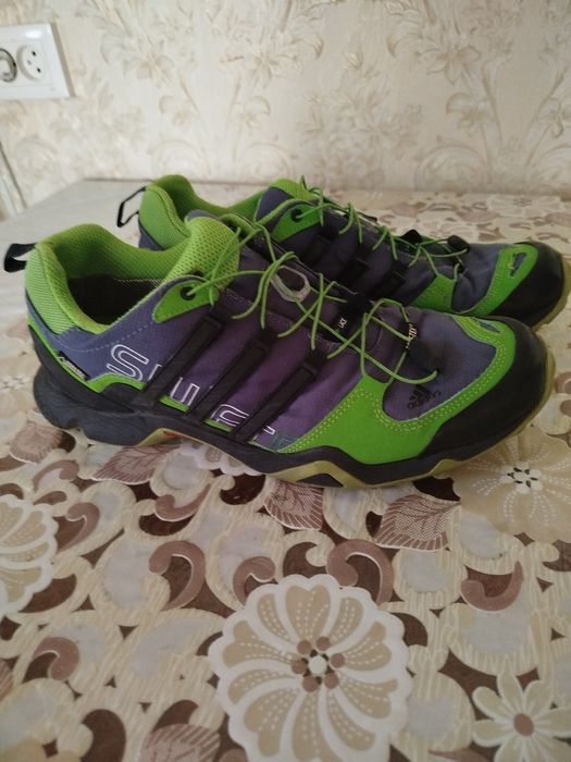 Продаються чоловічі кросі давки Adidas б.у. 44,р.