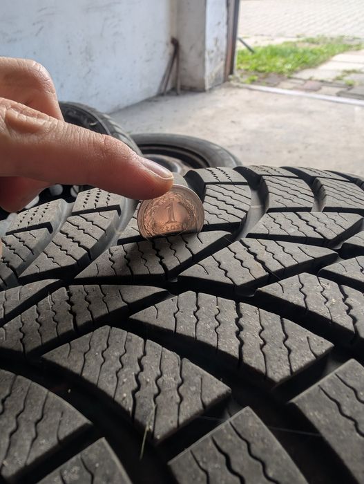 Felgi pasujące do Mazdy 3 z oponami zimowymi toyo 195/65/R15