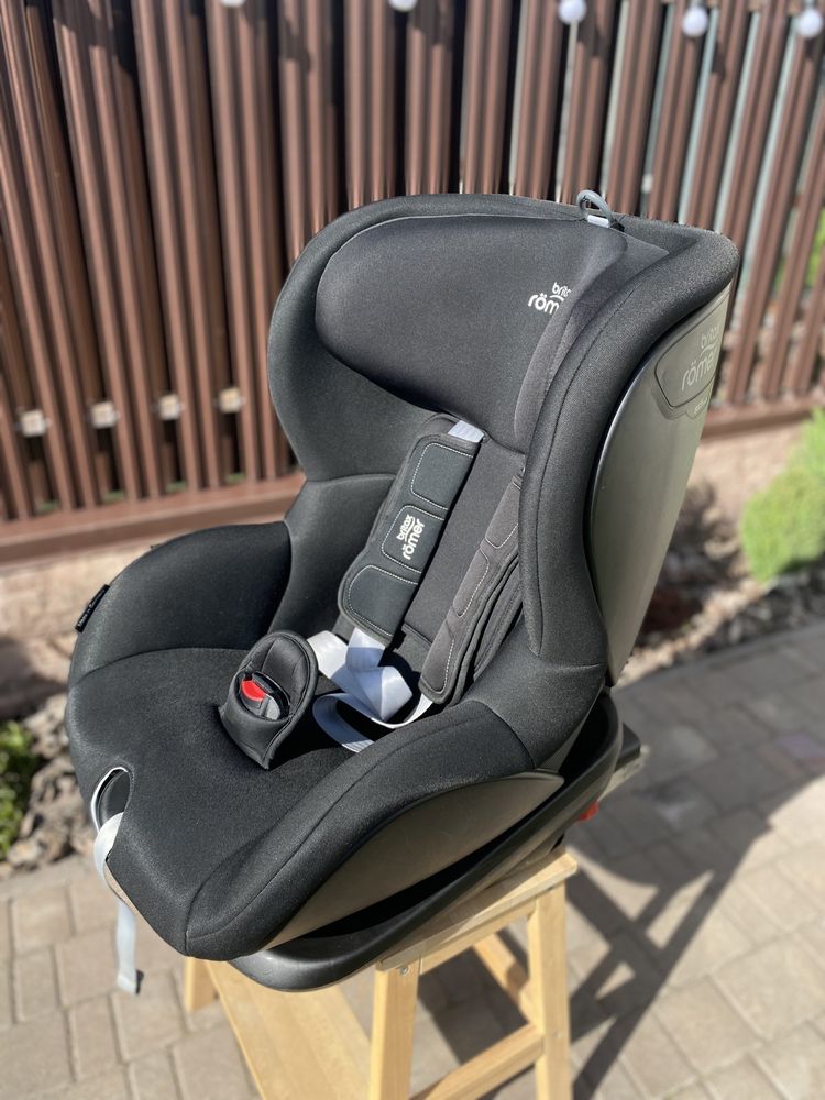 Автокрісло Britax Römer TRIFIX2 i-SIZE (Cosmos Black)