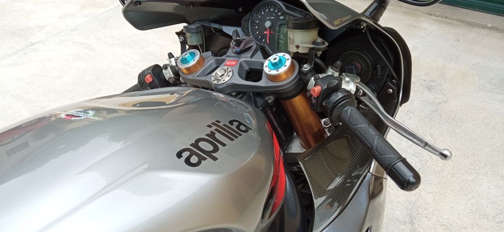Aprilia rsv 1000r factory gen2