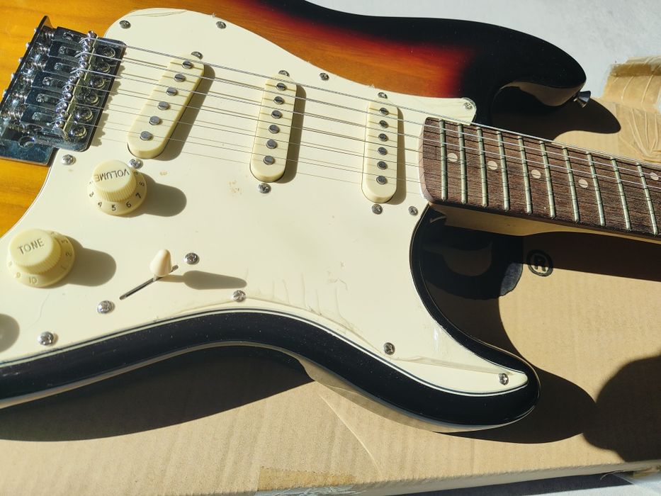 Piękna Gitara elektryczna stratokaster sunburst Nowa Nieużywana