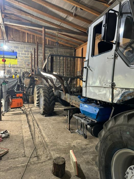 Продам спецтехніку,форвардер,на базі Т 150