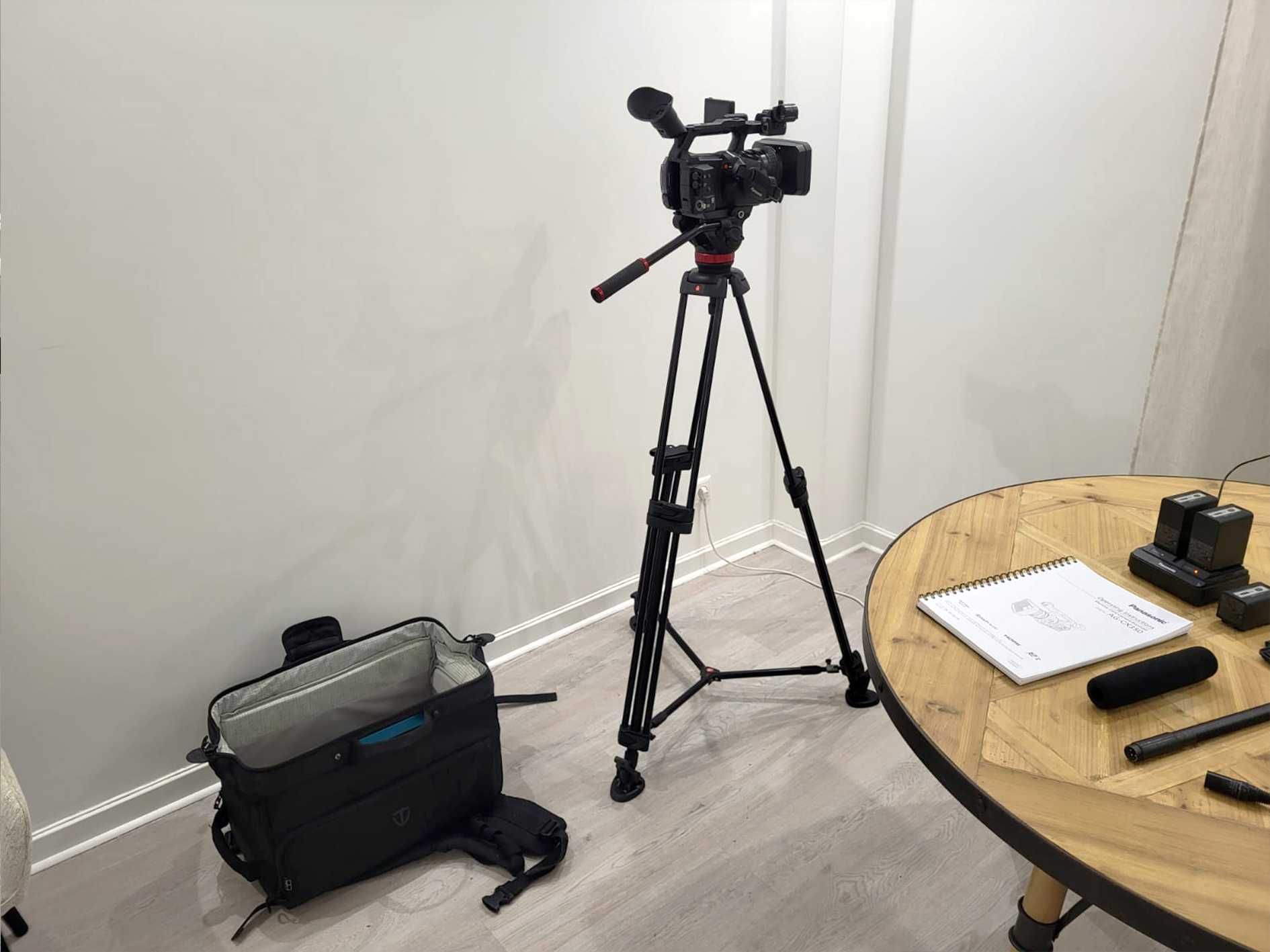 PANASONIC AG-CX350 + 2 Baterias extra (Câmera de filmar de estúdio)