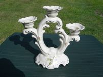 Świecznik porcelanowy trójramienny Fryderyka z różą