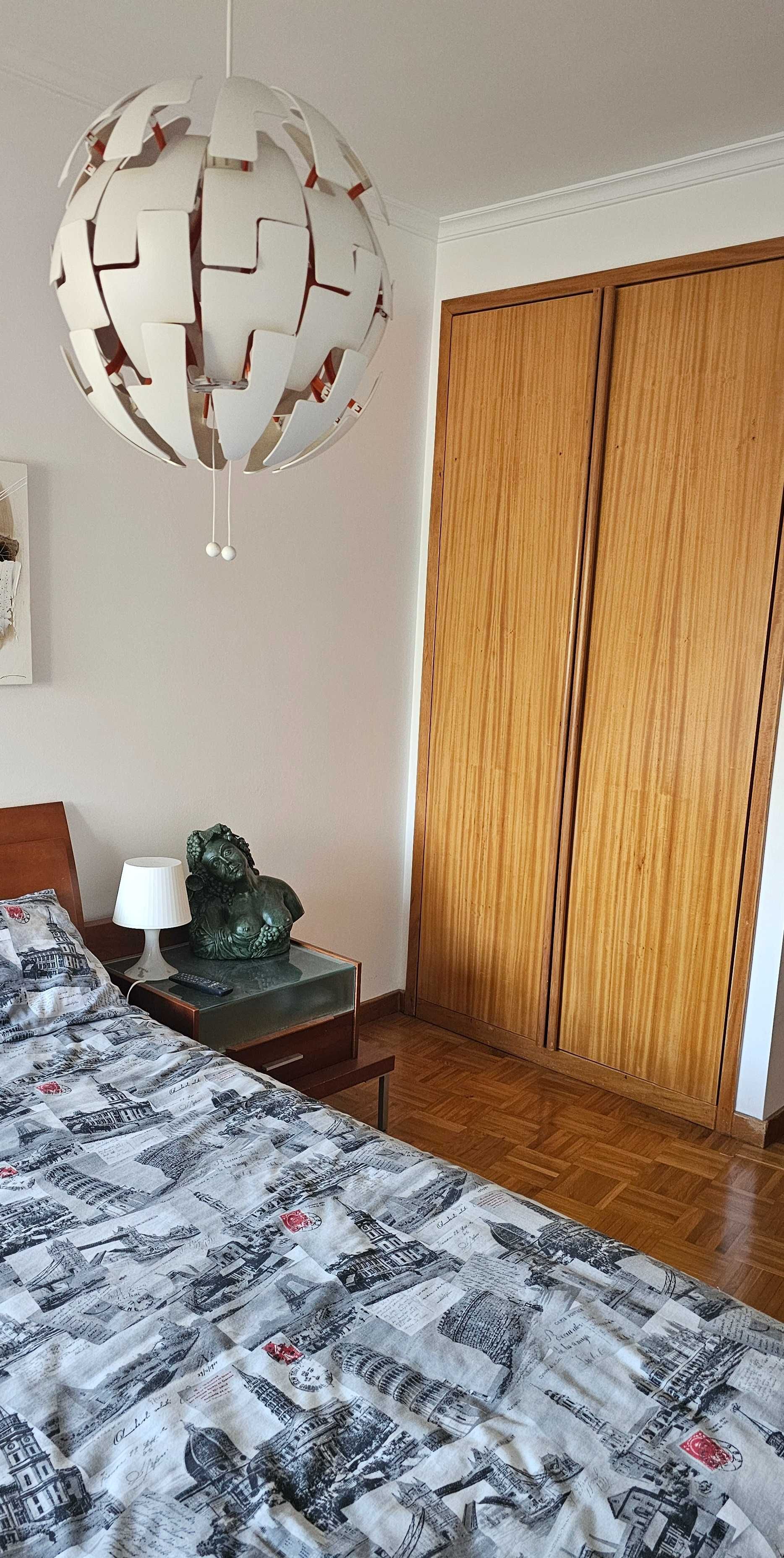 Alugo quarto a menina ou senhora estudante