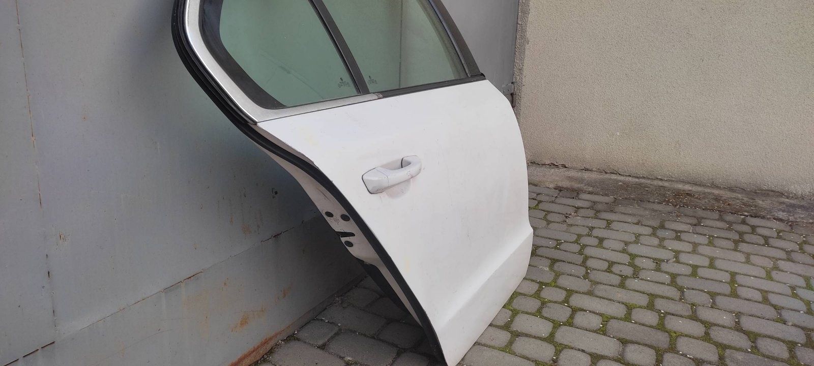 Продам задню праву дверку Skoda superb 2008-2015р.