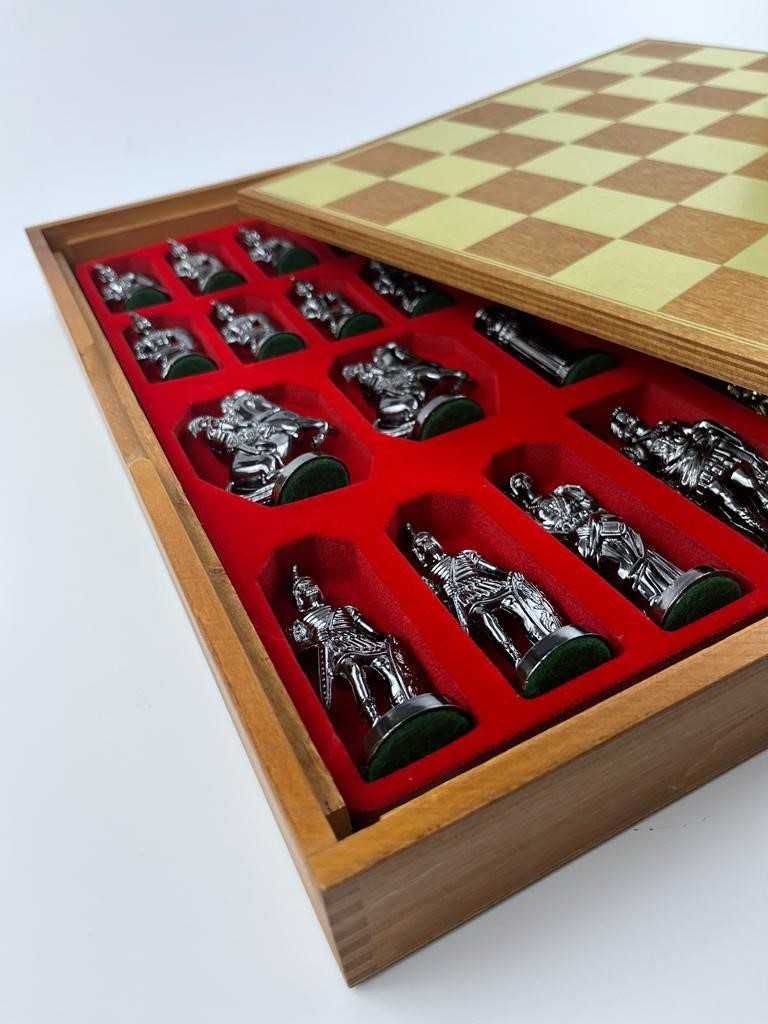 Szachownica drewniana kasetka i figury rzymskie szachy gra kuferek