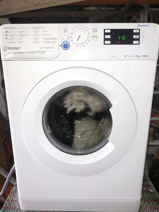 Máquina de lavar roupa Indesit 8kg a+++