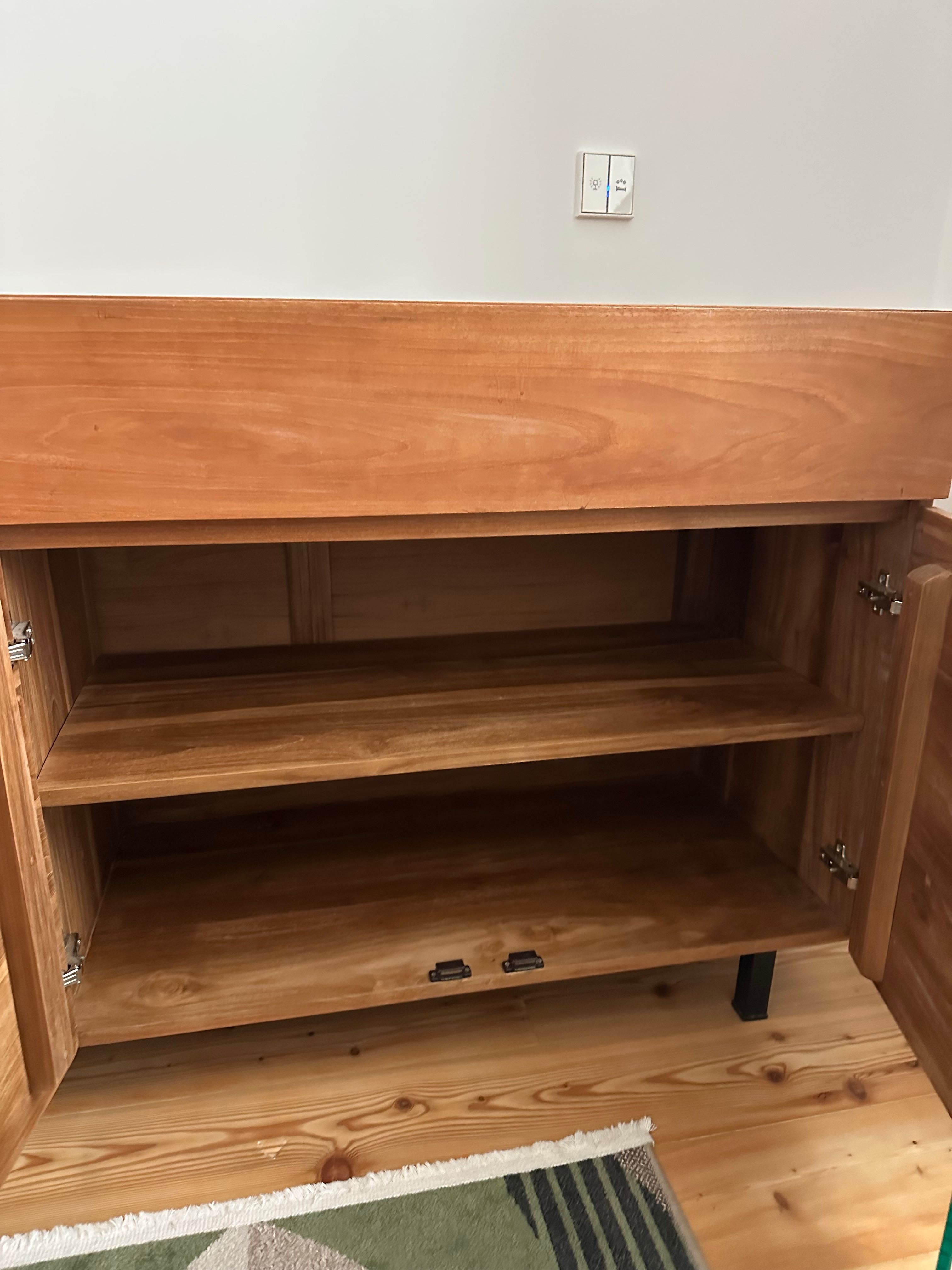 Aparador/Buffet em Carvalho - Design Moderno