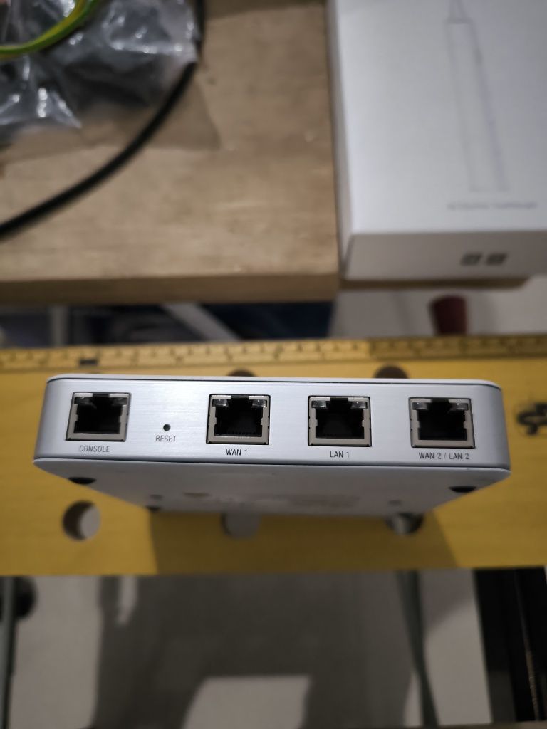 Router Unifi Ubiquiti USG
Tenho t