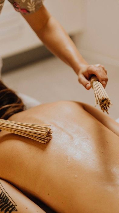 Масаж бамбуковими паличками