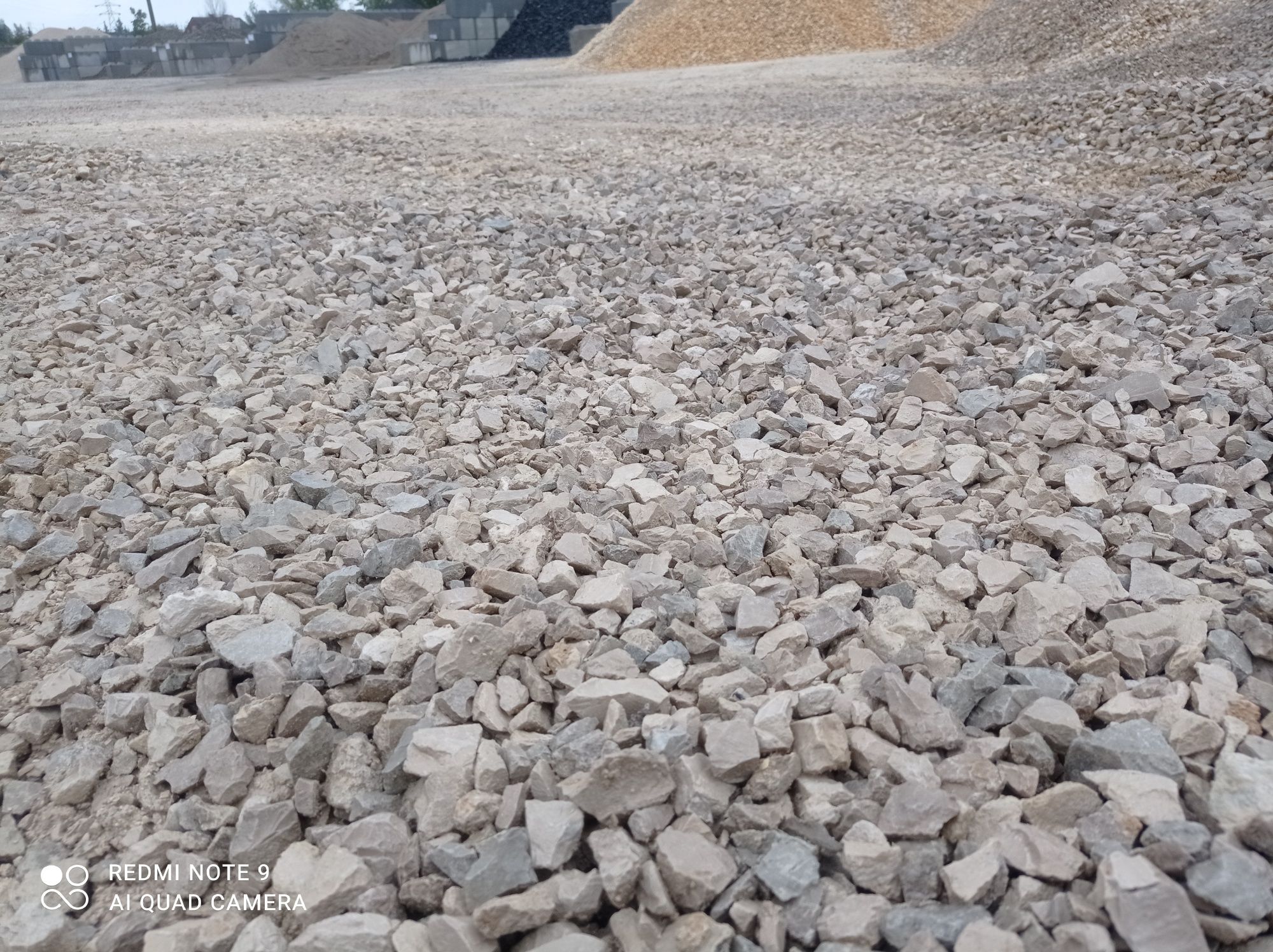 Kruszywo kliniec tłuczeń piasek grys żwir pospółka ziemia granit kora