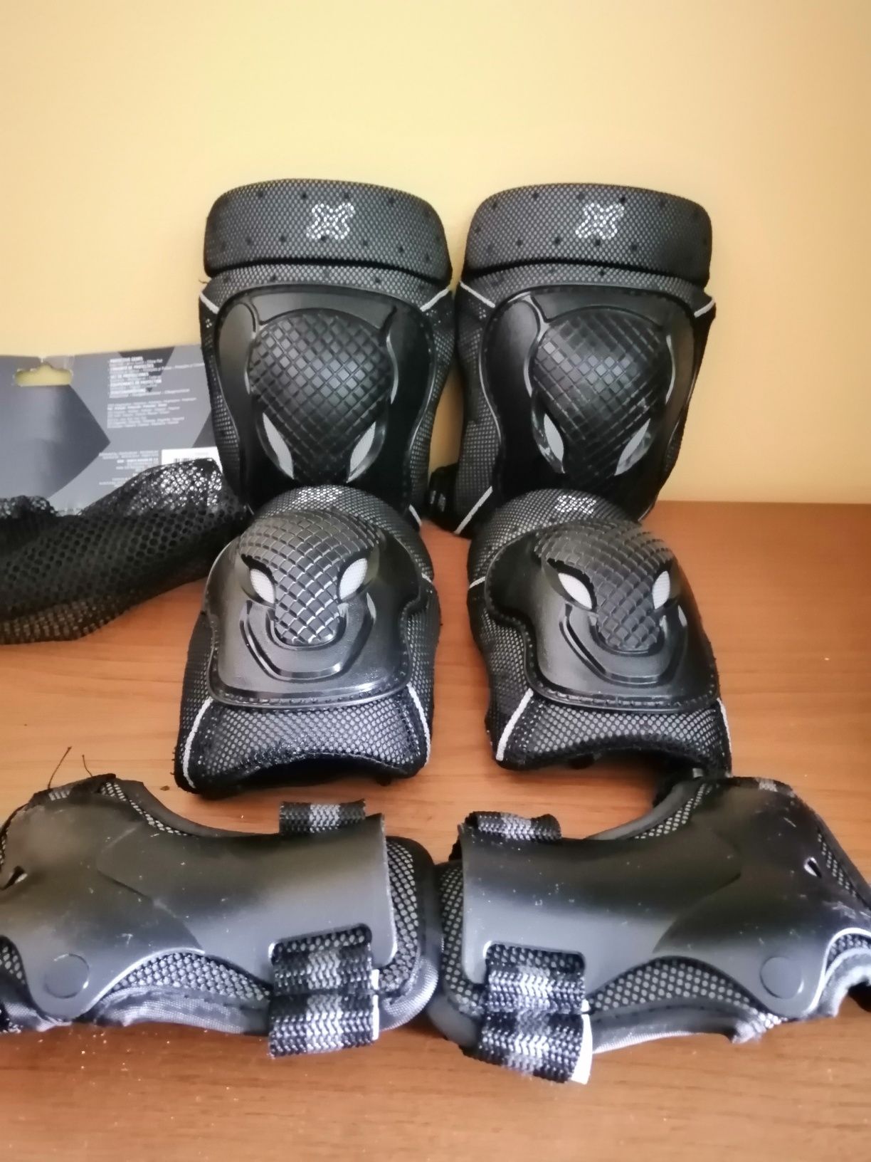 Patins em linha (34-37) Capacete e Joelheiras