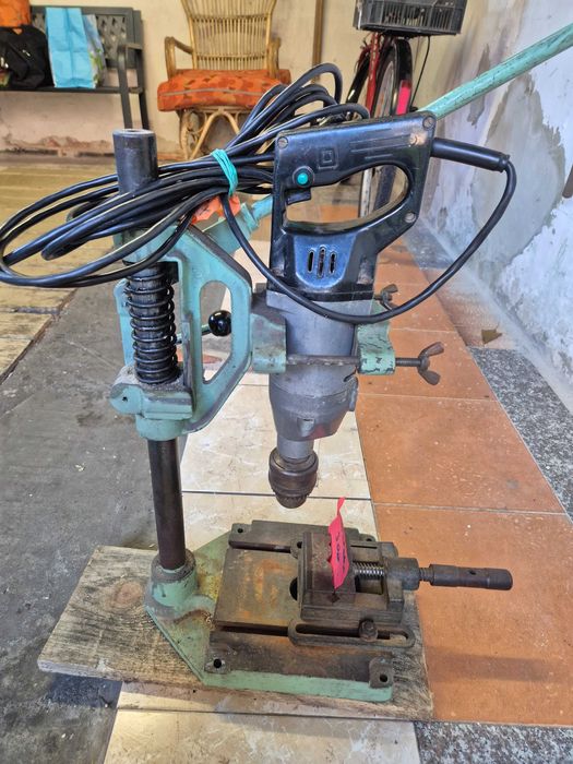 Stojak do wiertarki typu Celma wraz z imadelkiem