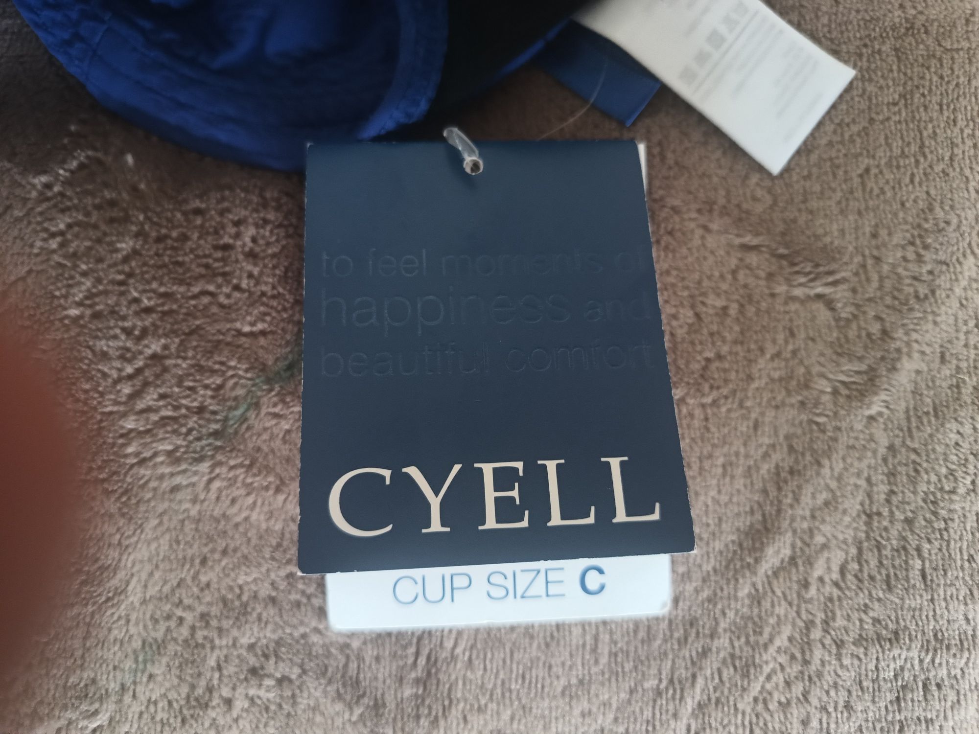 Góra stroju kąpielowego. 38 C CYELL
