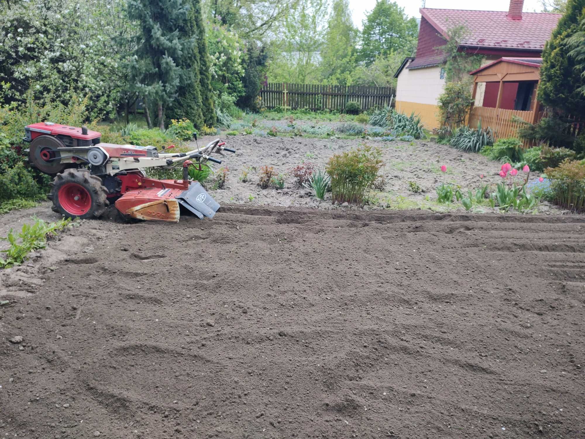 Usługi glebogryzarką, glebogryzarka, uprawa pod trawnik