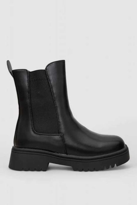 Жіночі черевики, кросівки зимові 37р