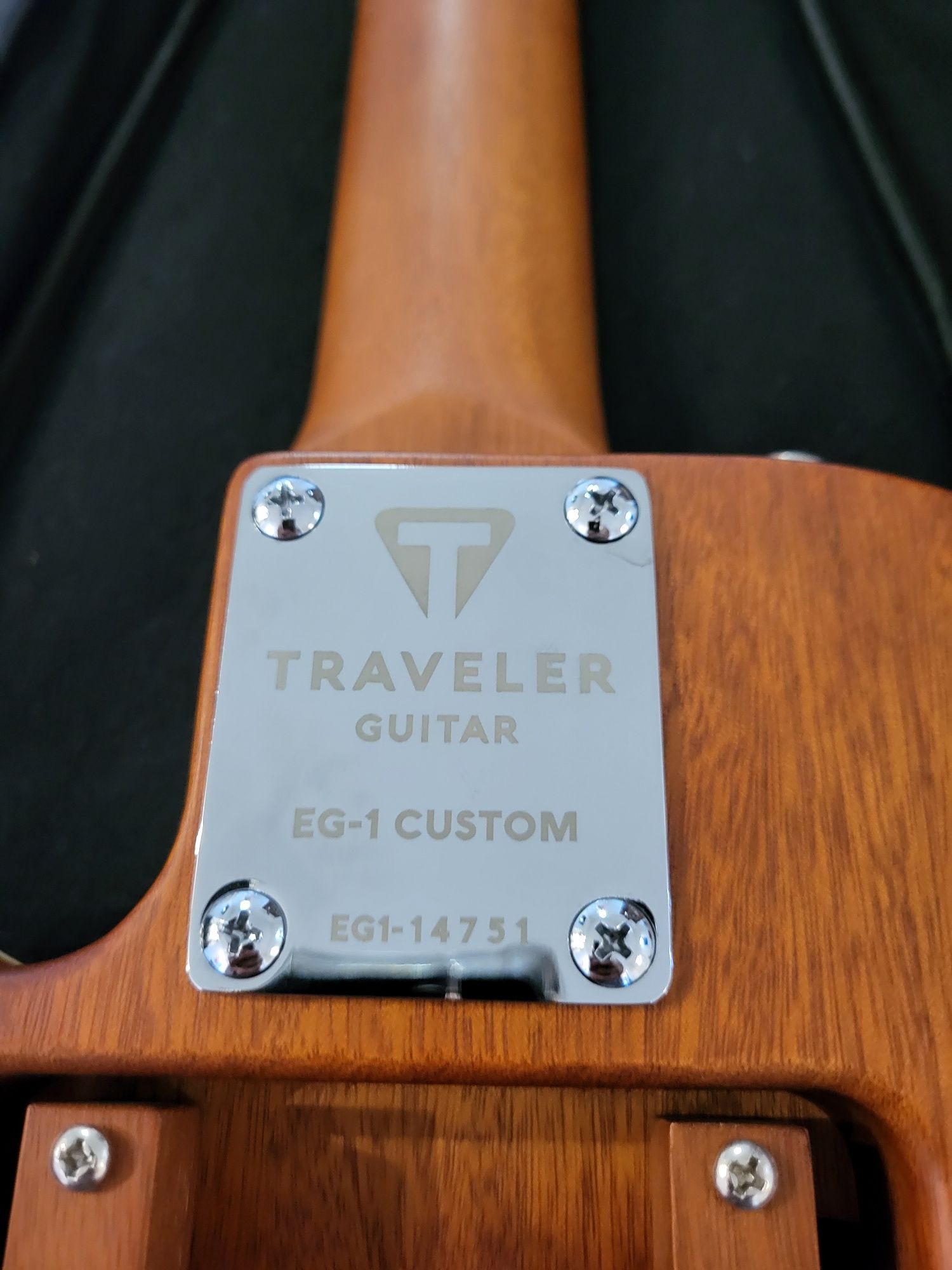 Traveler Guitar EG-1 Custom