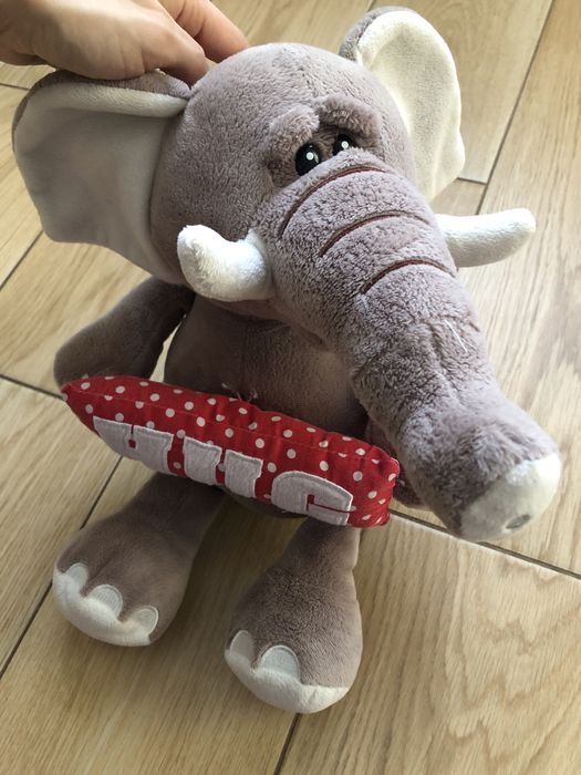 Walentynowy pluszak- słoń z napisem Hug me