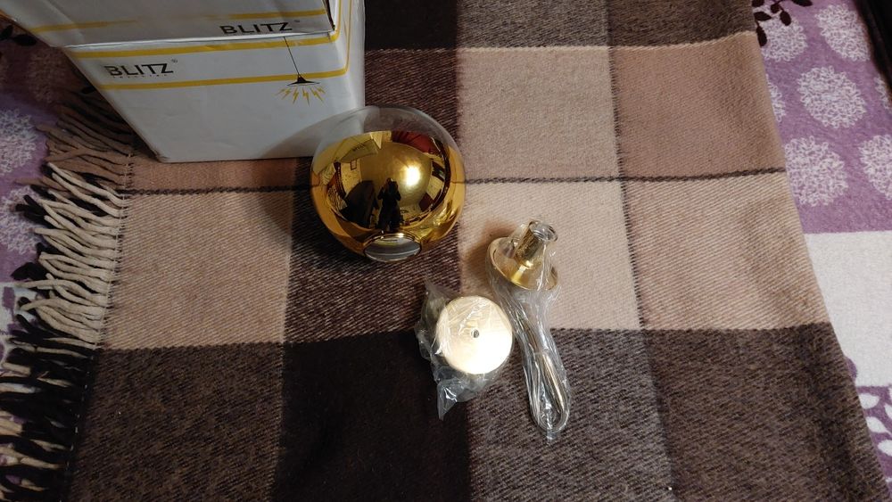 Люстра, лампа шароподібна.