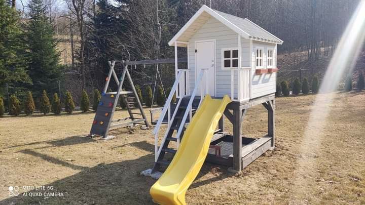 Plac zabaw dla dzieci domek drewniany dla dzieci
