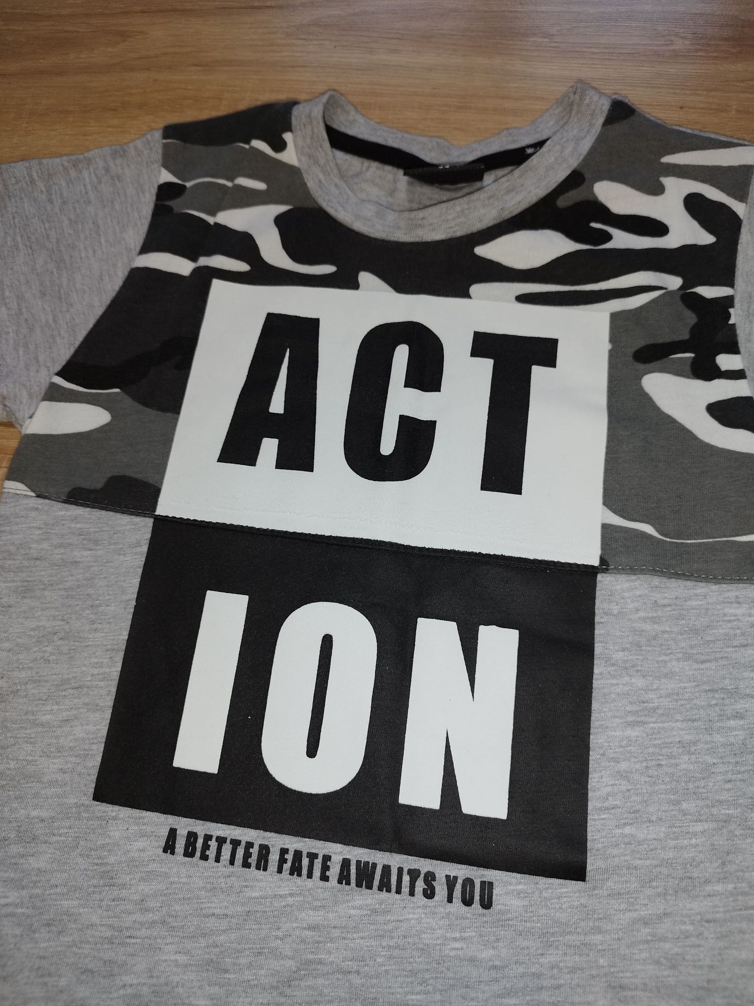 Koszulka, t-shirt dla chłopca, szara z moro, napisy R.98 krótki rękaw