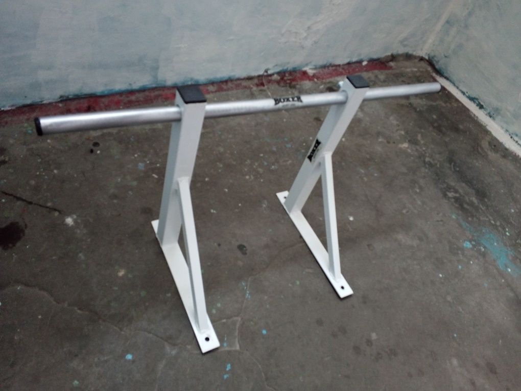 Редкий раздвижной турник на стену